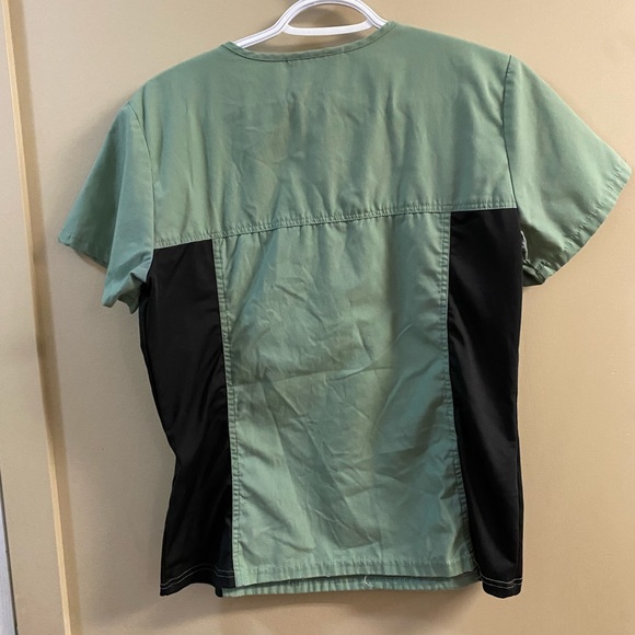 Scrub top - Picture 2 of 3